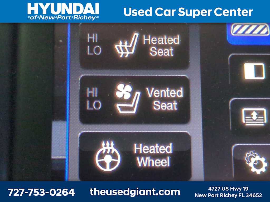 Used 2016 Chrysler 300 C RWD image 24