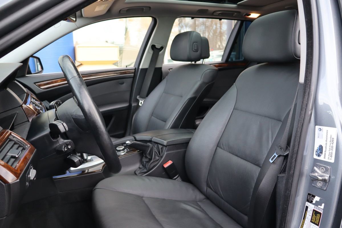 Used 2010 BMW 535i xDrive Wagon image 10