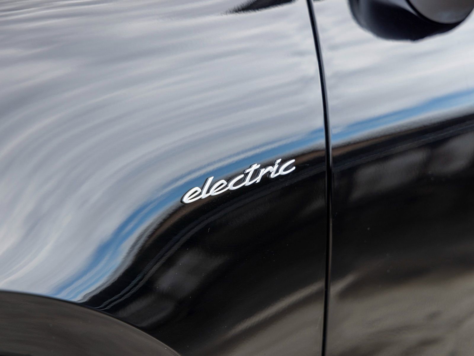 Certified 2025 Porsche Macan Electric image 18