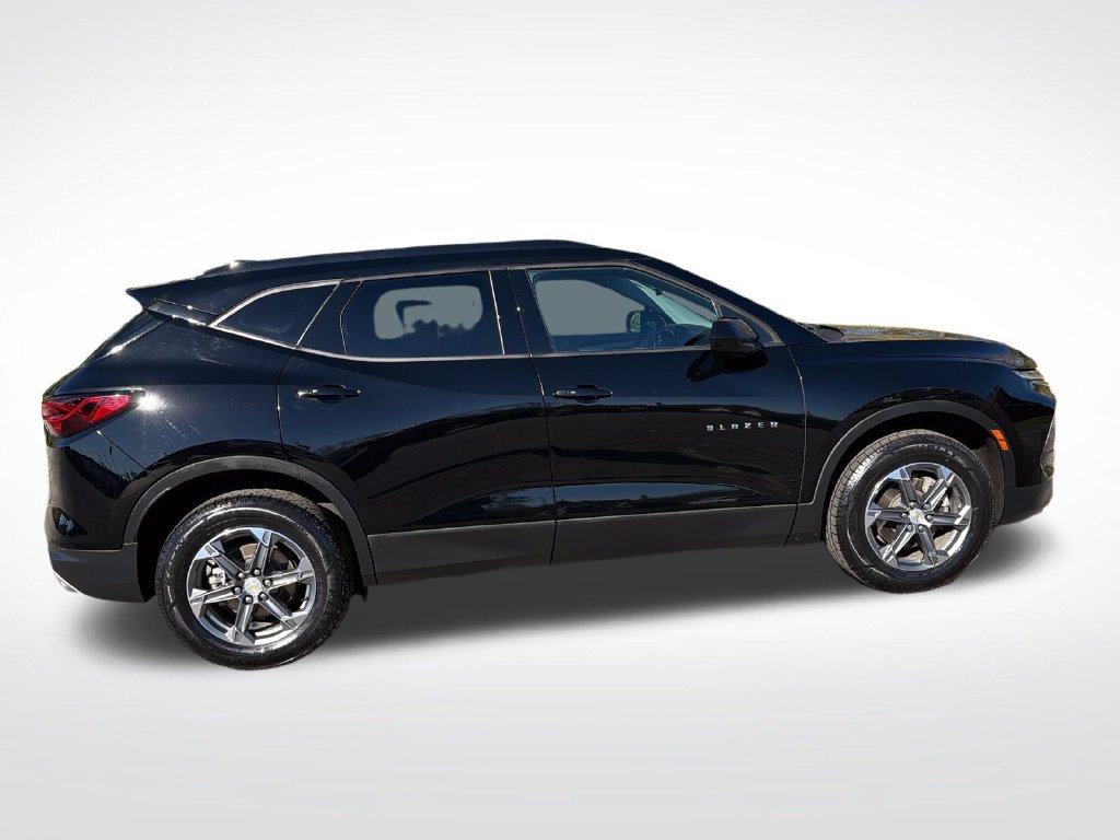 Used 2025 Chevrolet Blazer LT AWD/4WD image 7