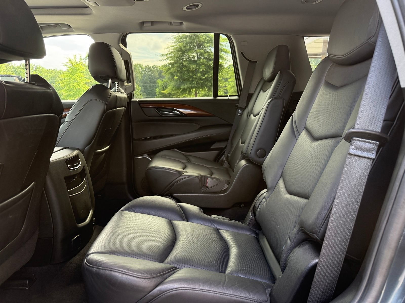 Used 2019 Cadillac Escalade Luxury AWD/4WD image 37