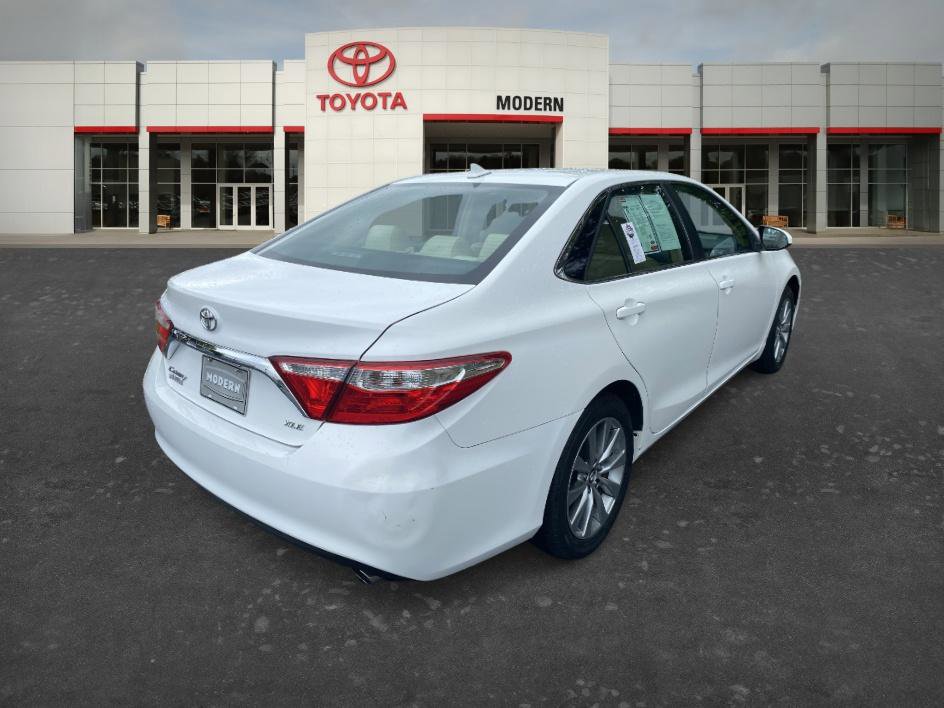 Used 2017 Toyota Camry XLE w/ Moonroof Package FWD image 5