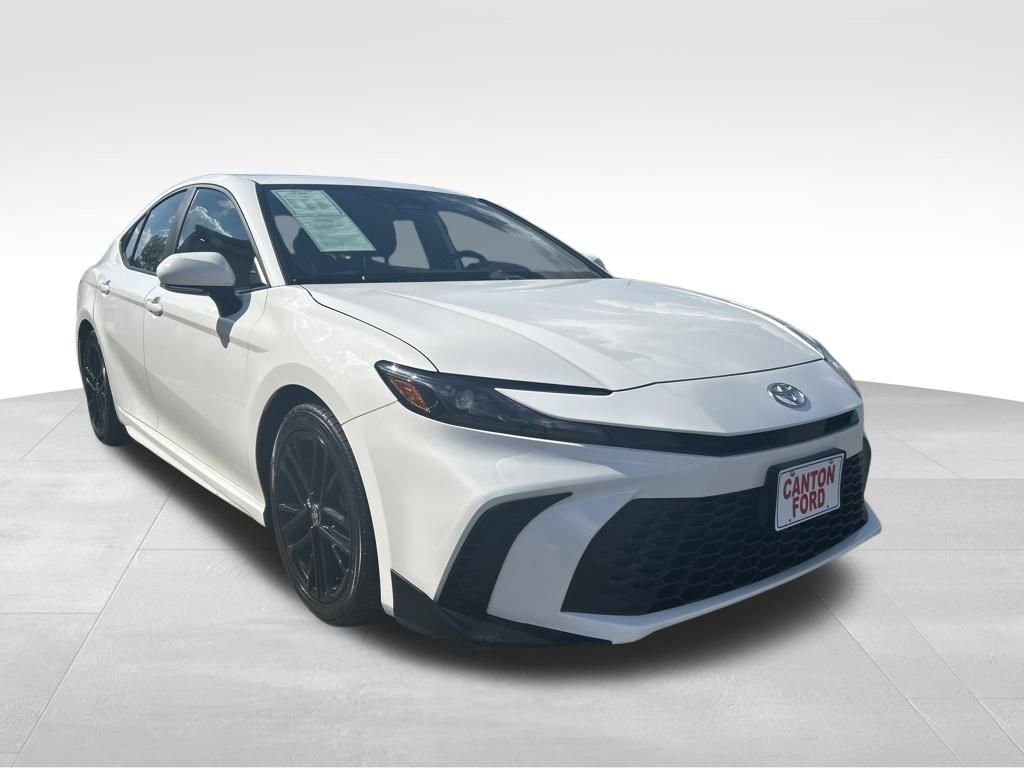 Used 2025 Toyota Camry SE image 7