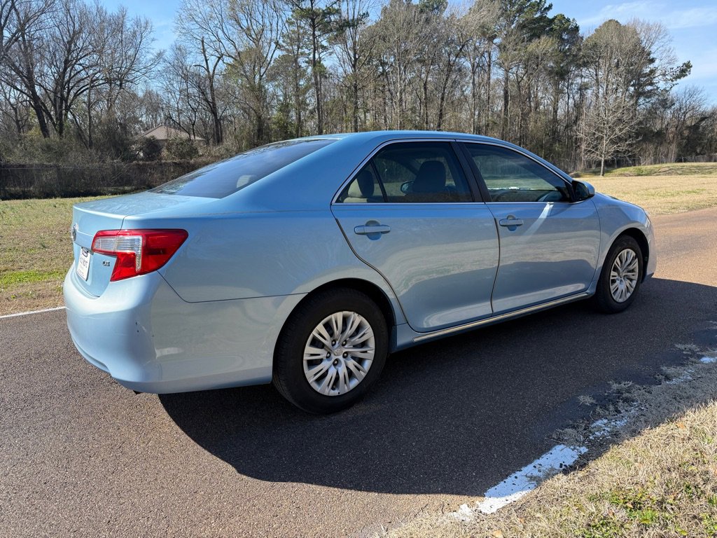 Used 2012 Toyota Camry image 3