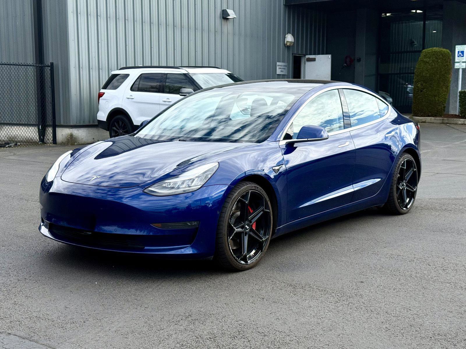Used 2020 Tesla Model 3 Performance image 3