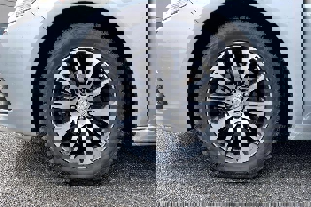 Used 2017 Acura TLX image 8