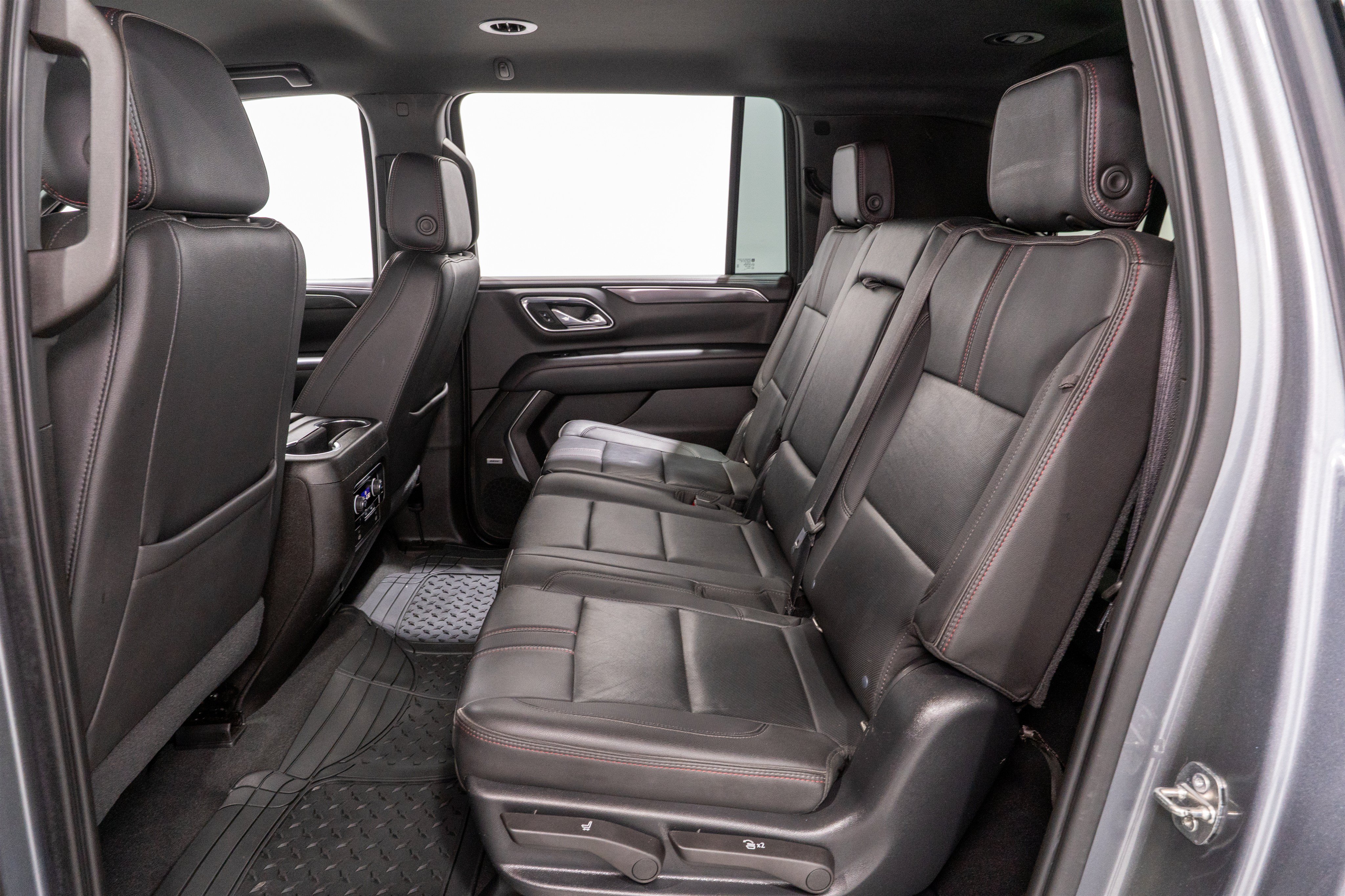 Used 2021 Chevrolet Suburban RST RWD image 31