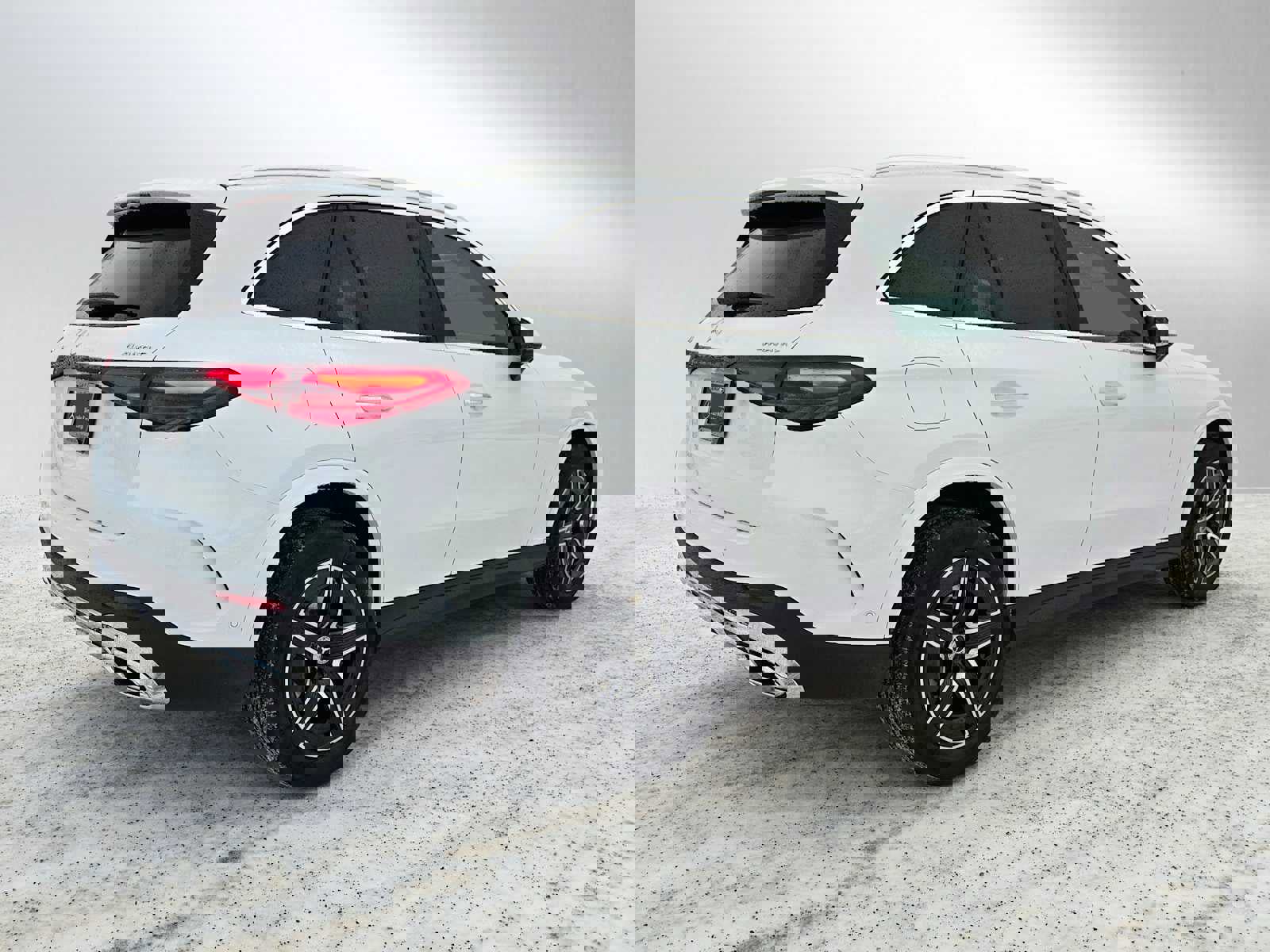 Used 2025 Mercedes-Benz GLC 350e 4MATIC image 7