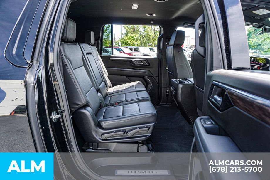 Used 2025 Chevrolet Suburban Z71 AWD/4WD image 24