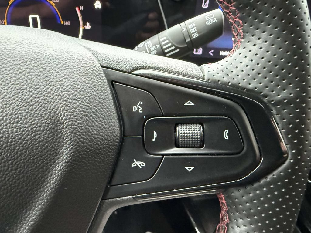 Used 2024 Chevrolet Trax RS w/ Sunroof Package FWD image 23