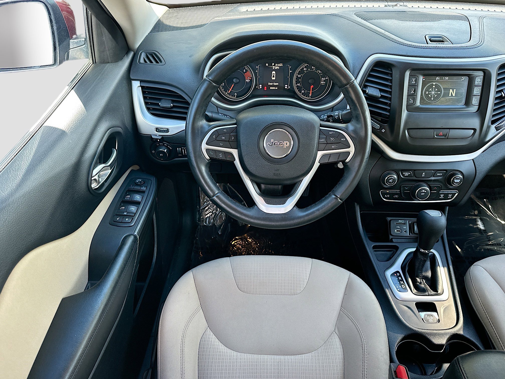 Used 2017 Jeep Cherokee Latitude image 22