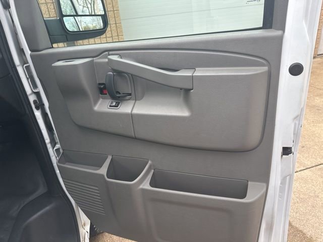 Used 2017 Chevrolet Express 2500 image 20