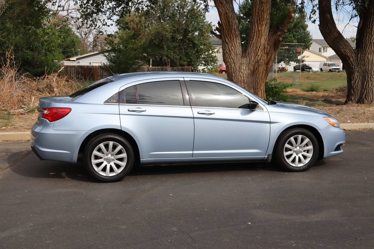 Used 2014 Chrysler 200 Limited FWD image 4