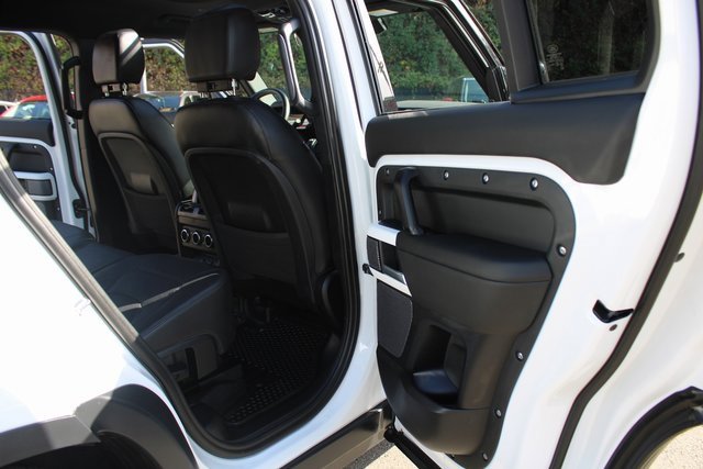 Used 2024 Land Rover Defender 110 S image 24