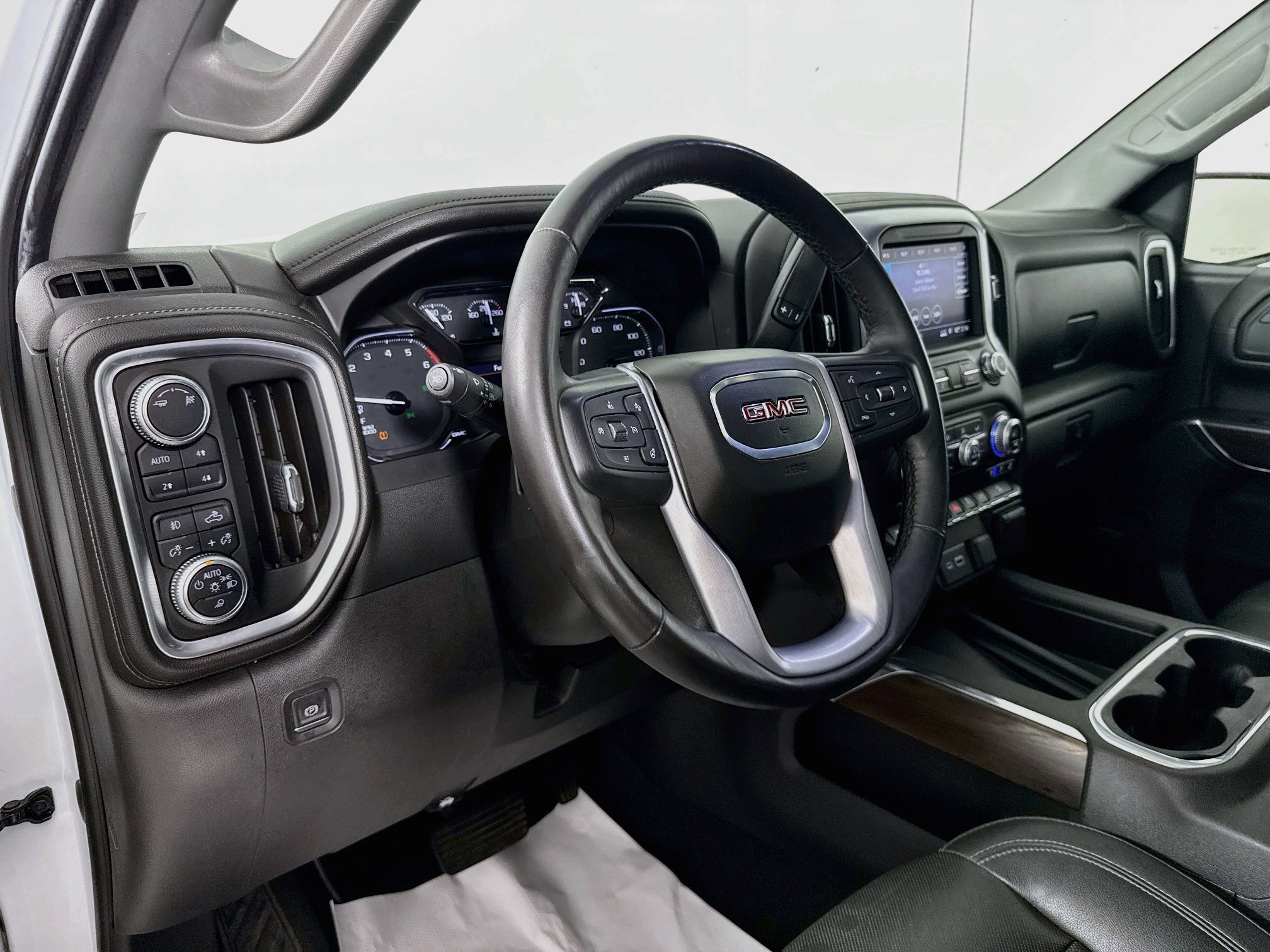 Used 2019 GMC Sierra 1500 SLT w/ SLT Premium Plus Package AWD/4WD image 9