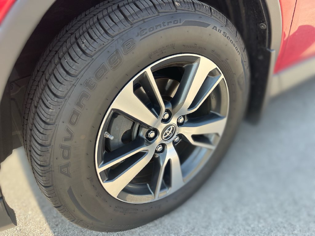 Used 2017 Toyota RAV4 XLE AWD/4WD image 10