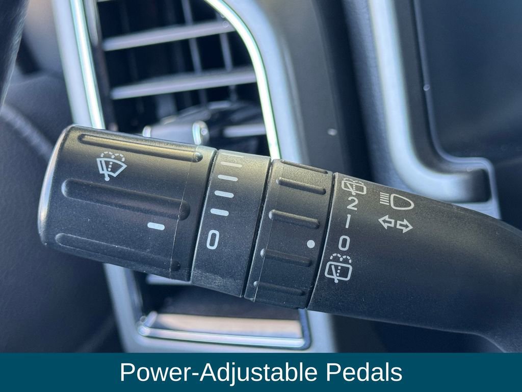 Used 2018 Ford Expedition XLT w/ Equipment Group 202A AWD/4WD image 14