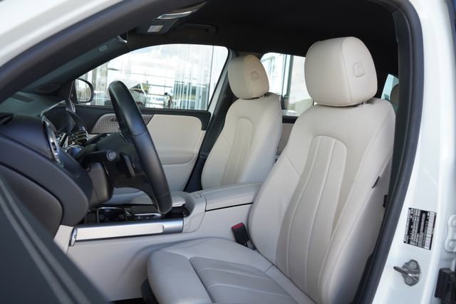 Used 2022 Mercedes-Benz GLB 250 4MATIC image 23