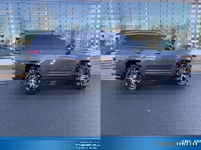 Used 2022 Jeep Grand Cherokee L Limited image 9