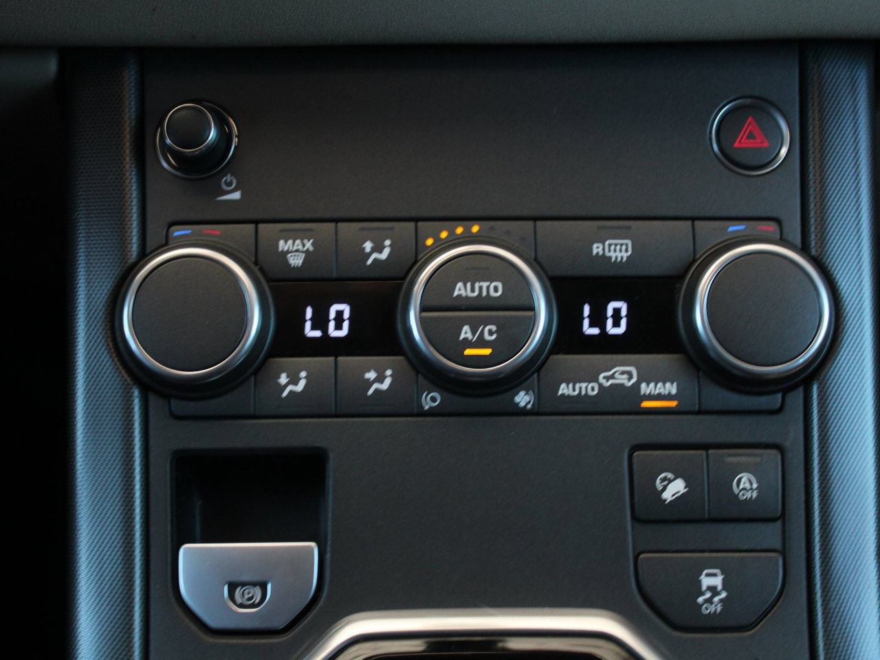 Used 2019 Land Rover Range Rover Evoque SE AWD/4WD image 28