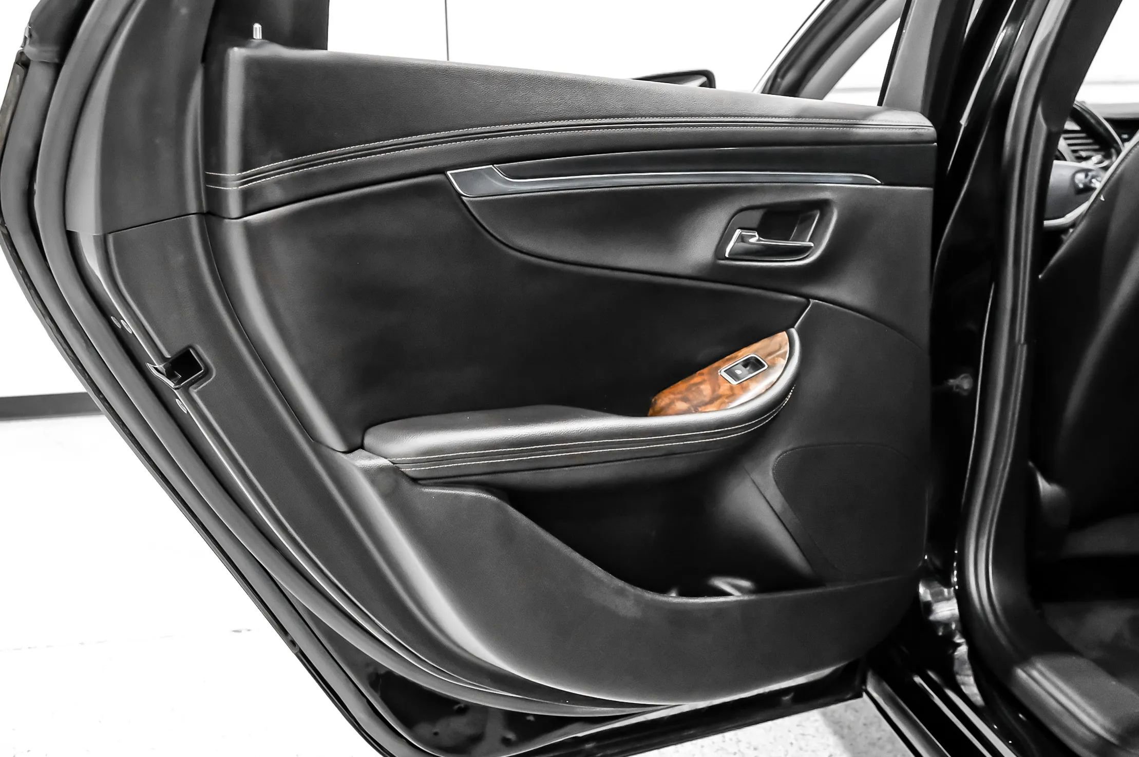 Used 2015 Chevrolet Impala LTZ image 49