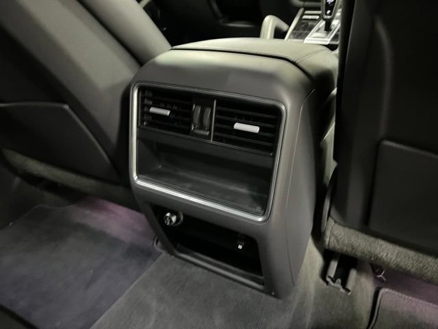 Used 2022 Porsche Cayenne Platinum Edition AWD/4WD image 54
