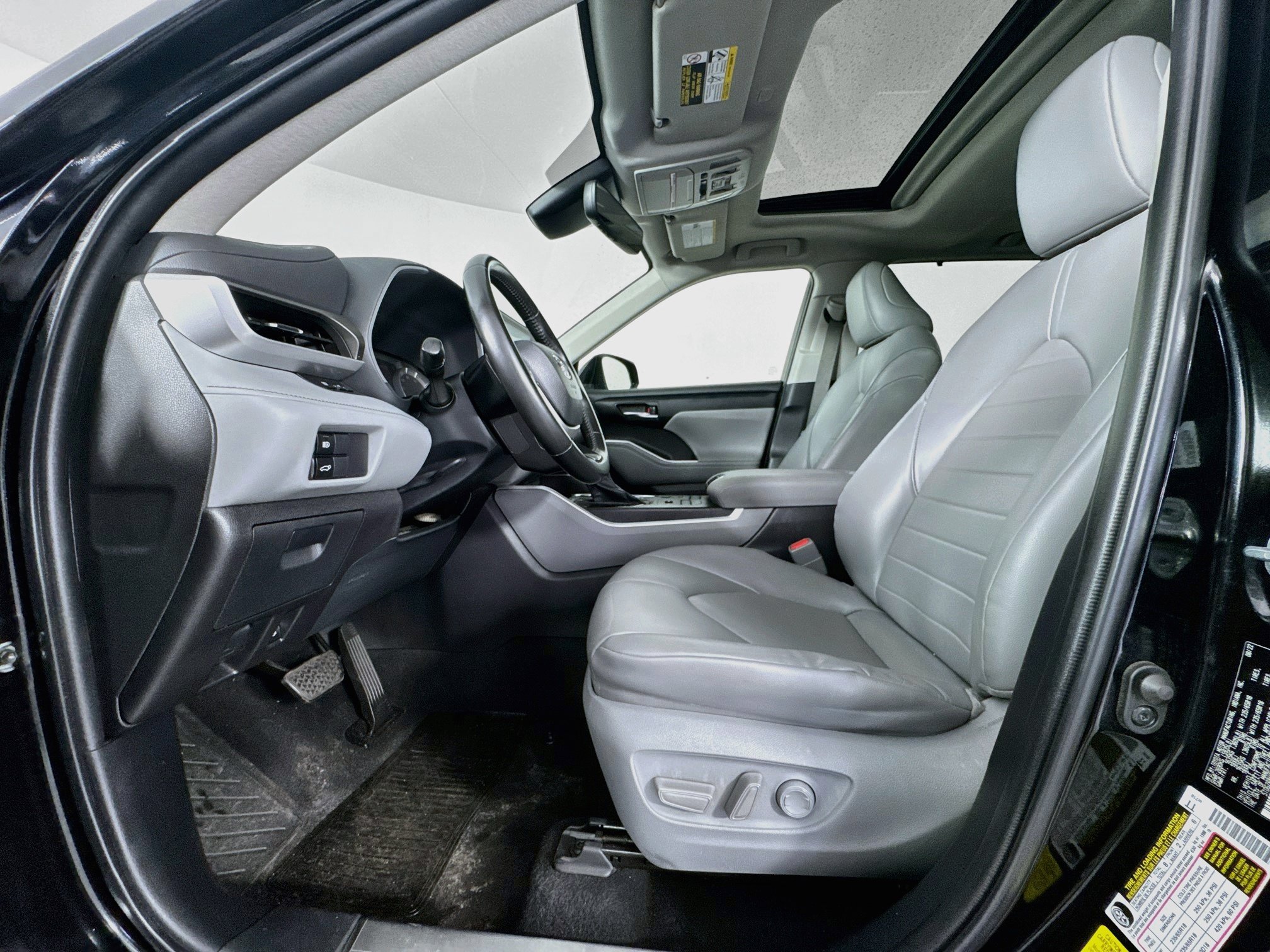 Used 2022 Toyota Highlander XLE AWD/4WD image 20