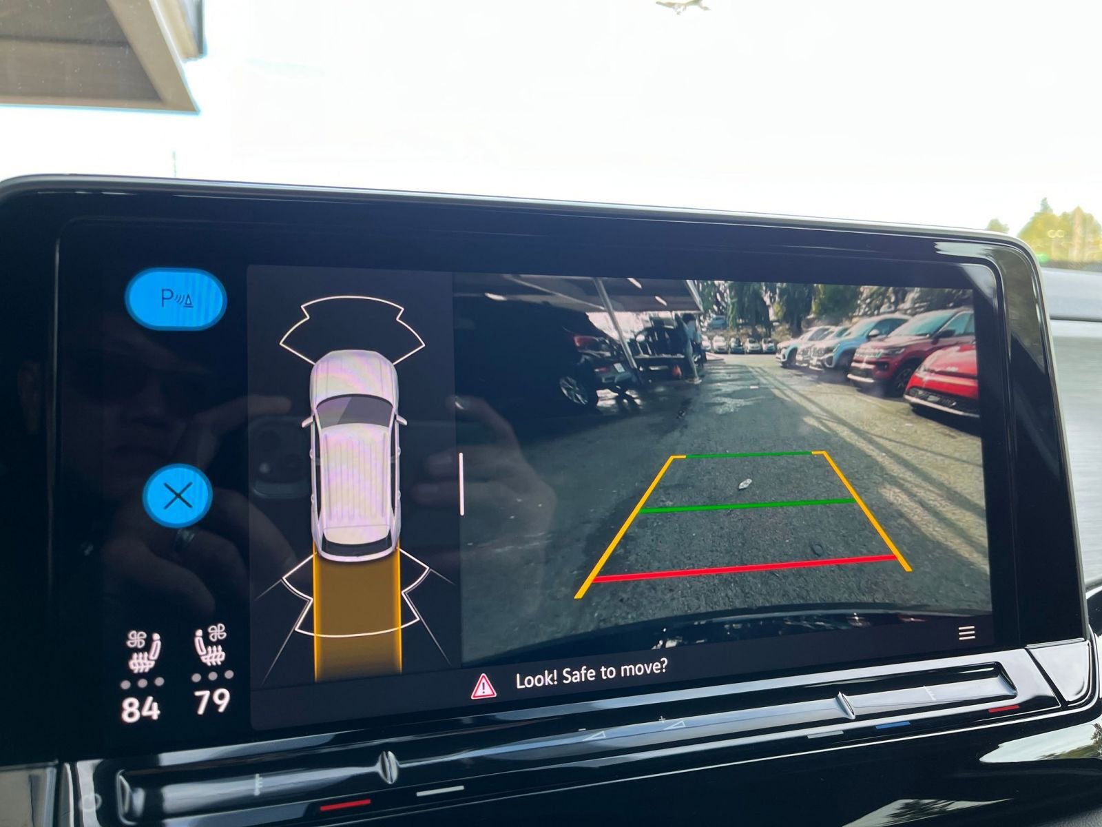 Used 2025 Volkswagen Atlas Cross Sport SE image 17