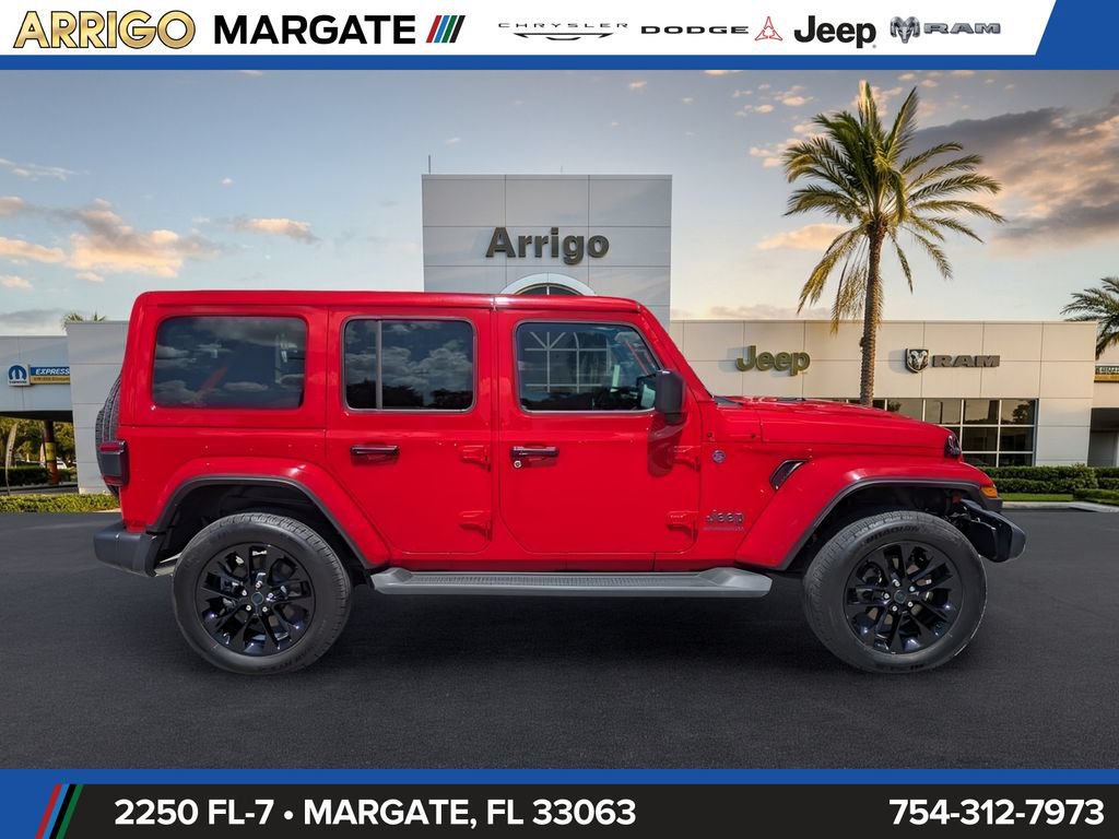 Used 2025 Jeep Wrangler Unlimited Sahara AWD/4WD image 4