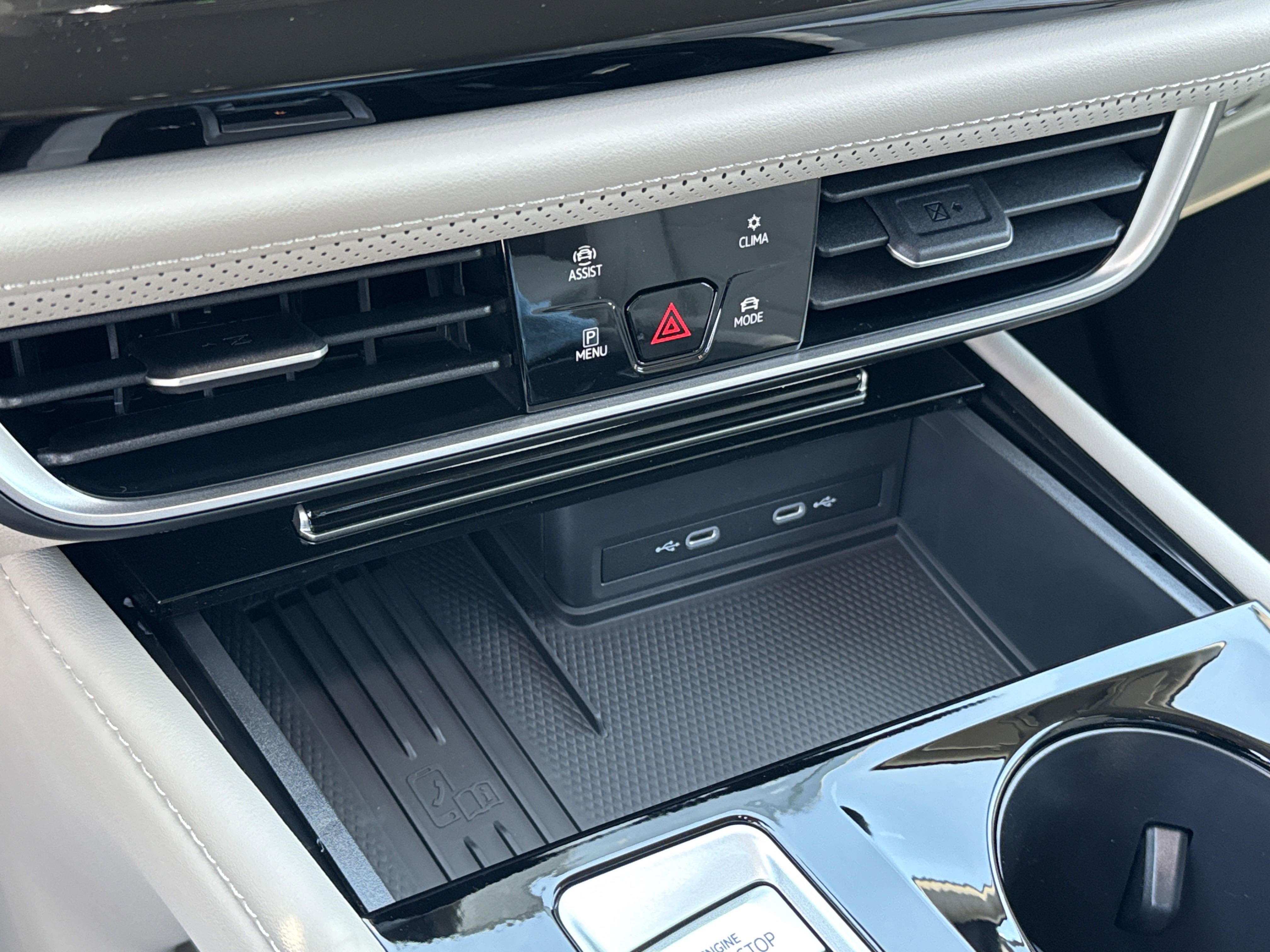 Used 2025 Volkswagen Atlas SE image 22