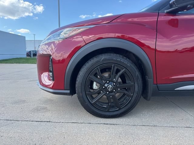 Used 2023 Nissan Kicks SR w/ SR Premium Package FWD image 12