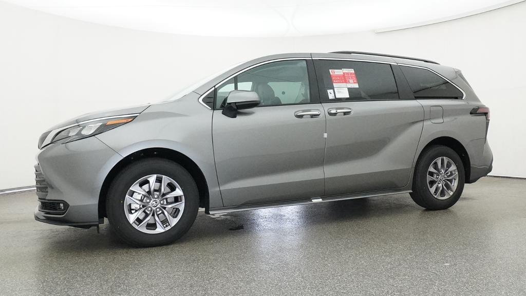 New 2026 Toyota Sienna XLE FWD image 4