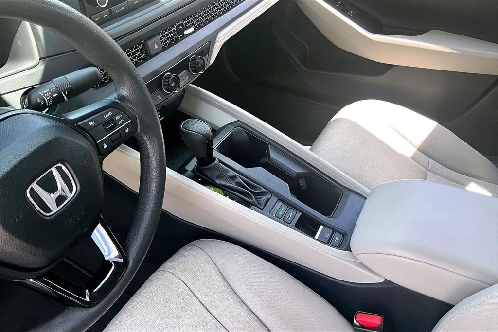 Used 2025 Honda Accord SE image 18