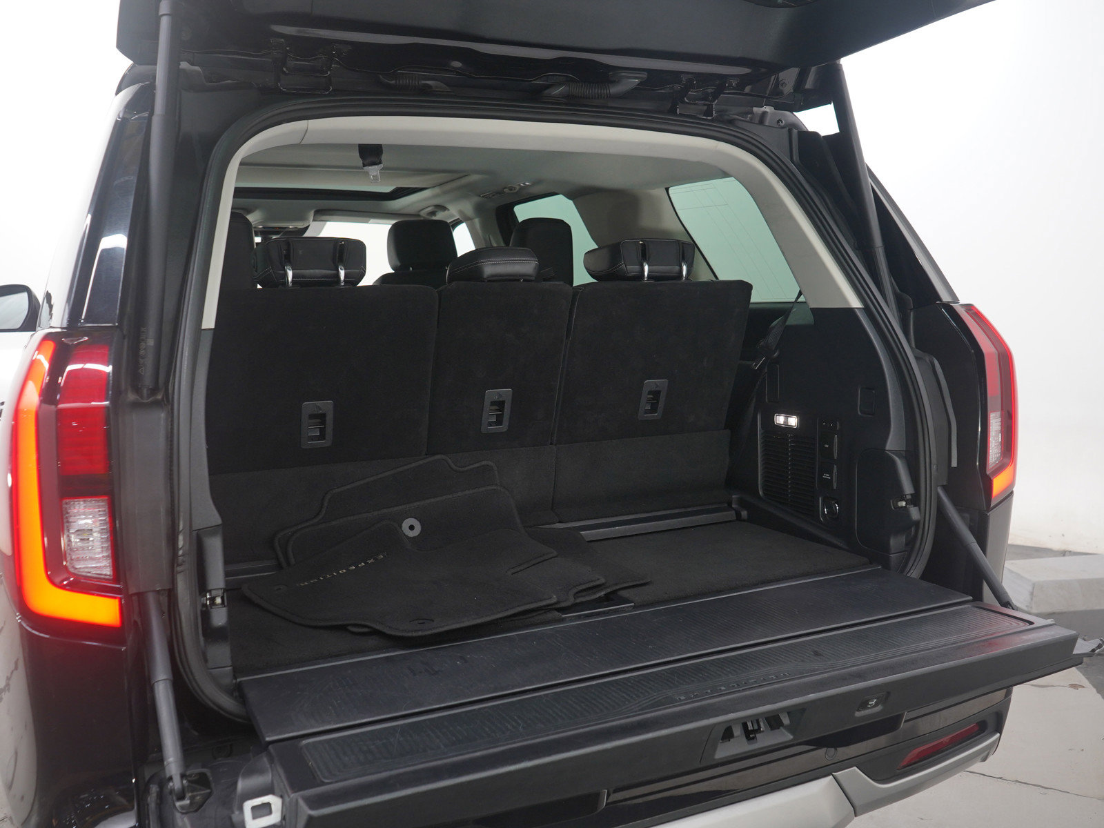 Used 2025 Ford Expedition Platinum AWD/4WD image 11