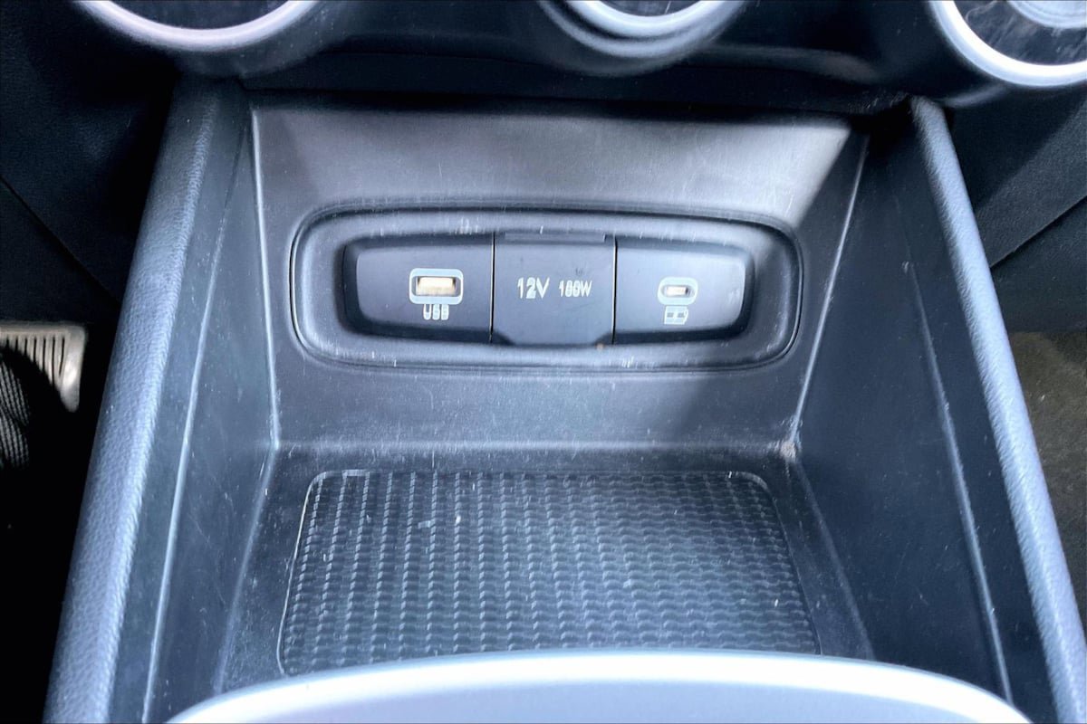 Used 2024 Hyundai Venue SE FWD image 30