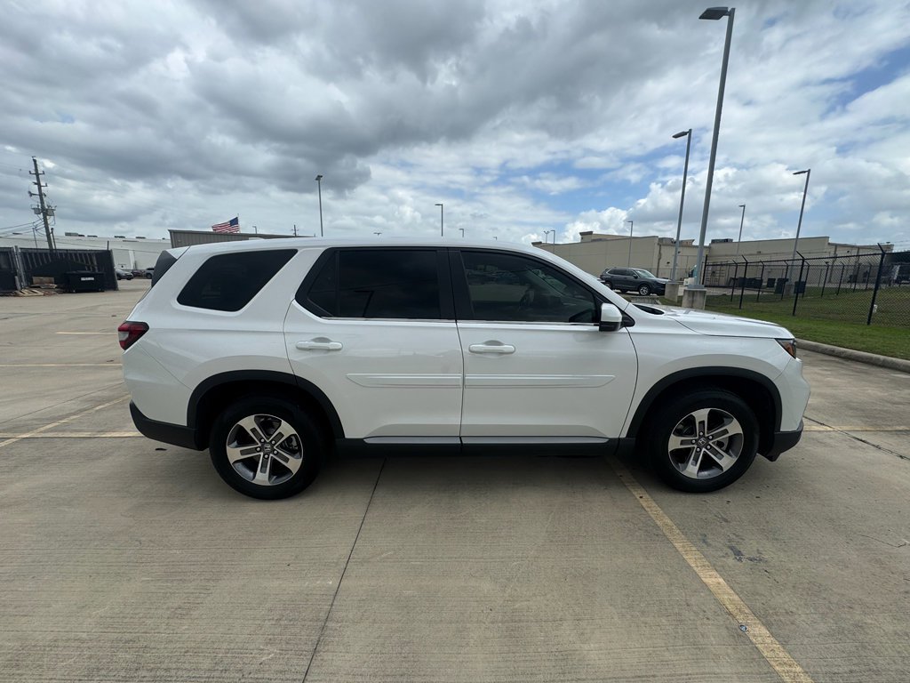 Certified 2025 Honda Pilot EX-L image 9