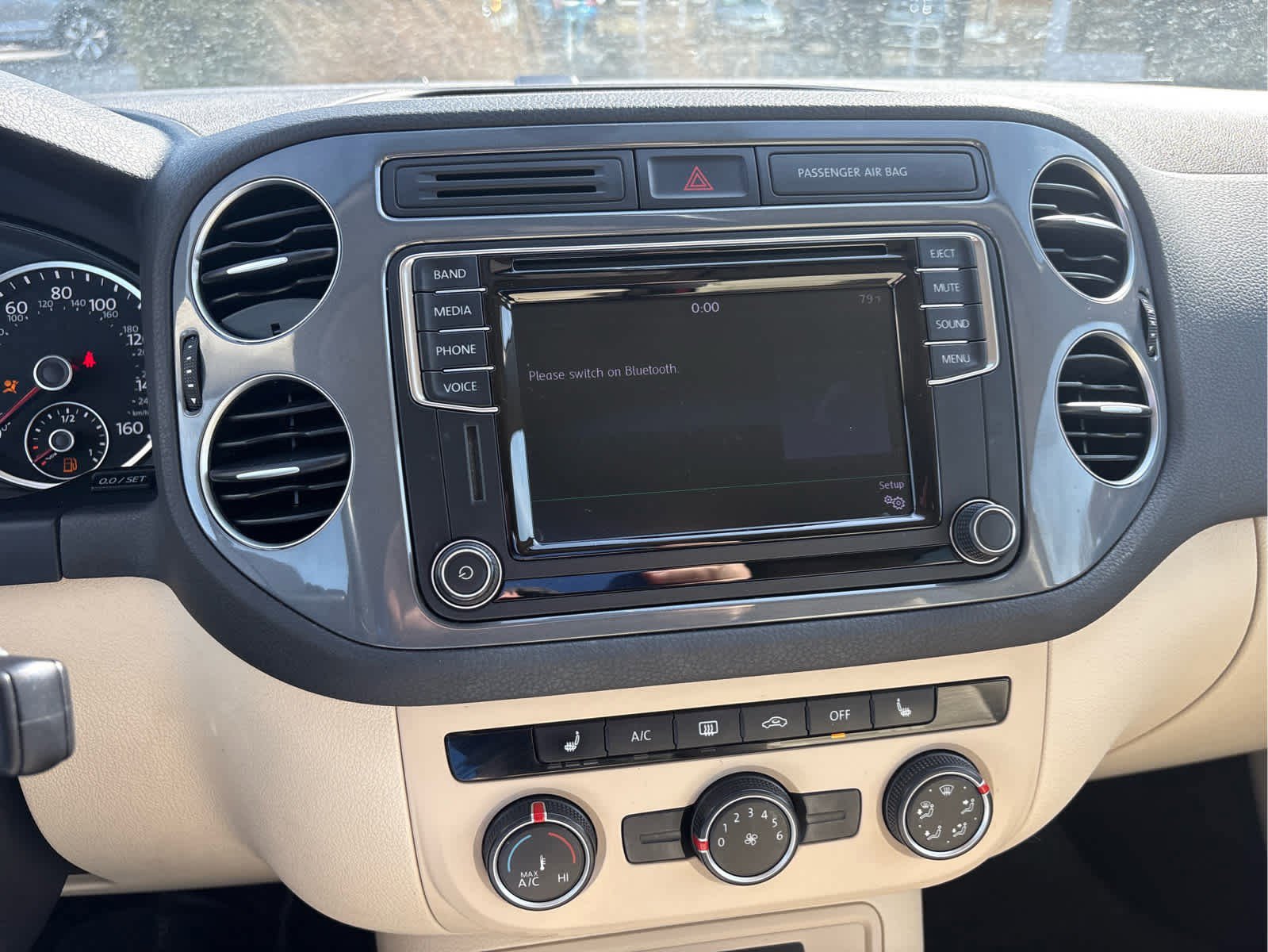 Used 2017 Volkswagen Tiguan S image 8