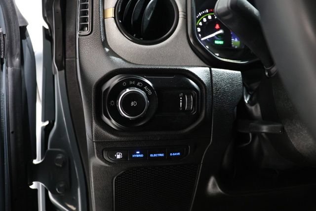 Used 2024 Jeep Wrangler Unlimited AWD/4WD image 21