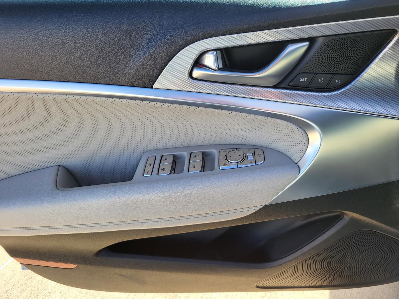 Used 2022 Genesis G70 3.3T image 21