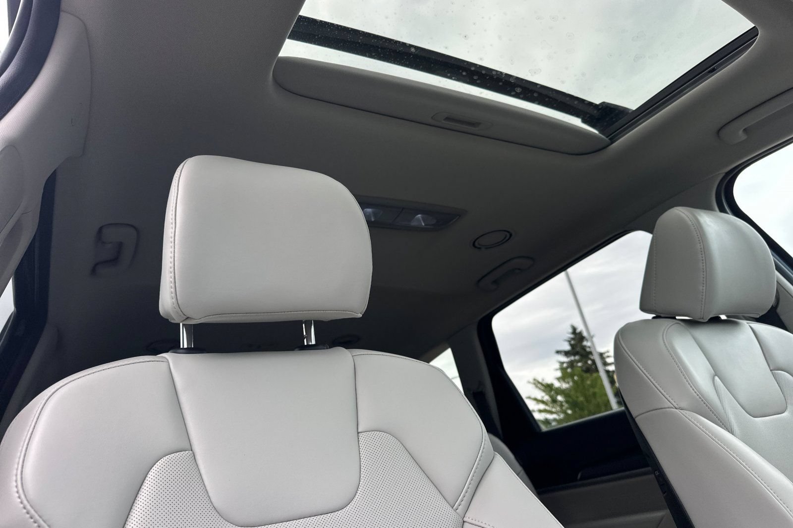 Certified 2024 Kia Telluride S w/ S Sunroof Package AWD/4WD image 16