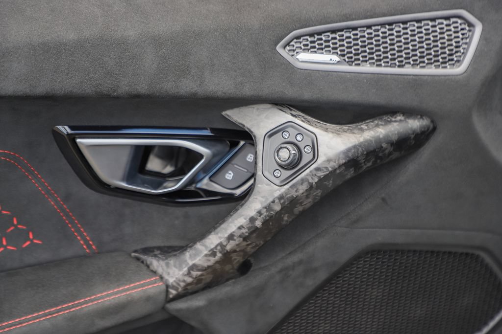 Used 2018 Lamborghini Huracan Performante AWD/4WD image 54