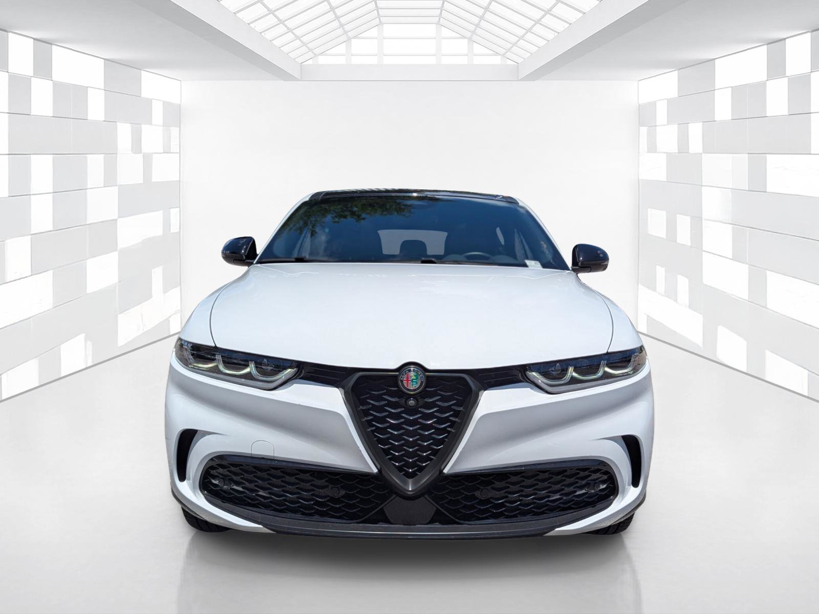 Used 2024 Alfa Romeo Tonale Veloce w/ Active Assist Package AWD/4WD image 2