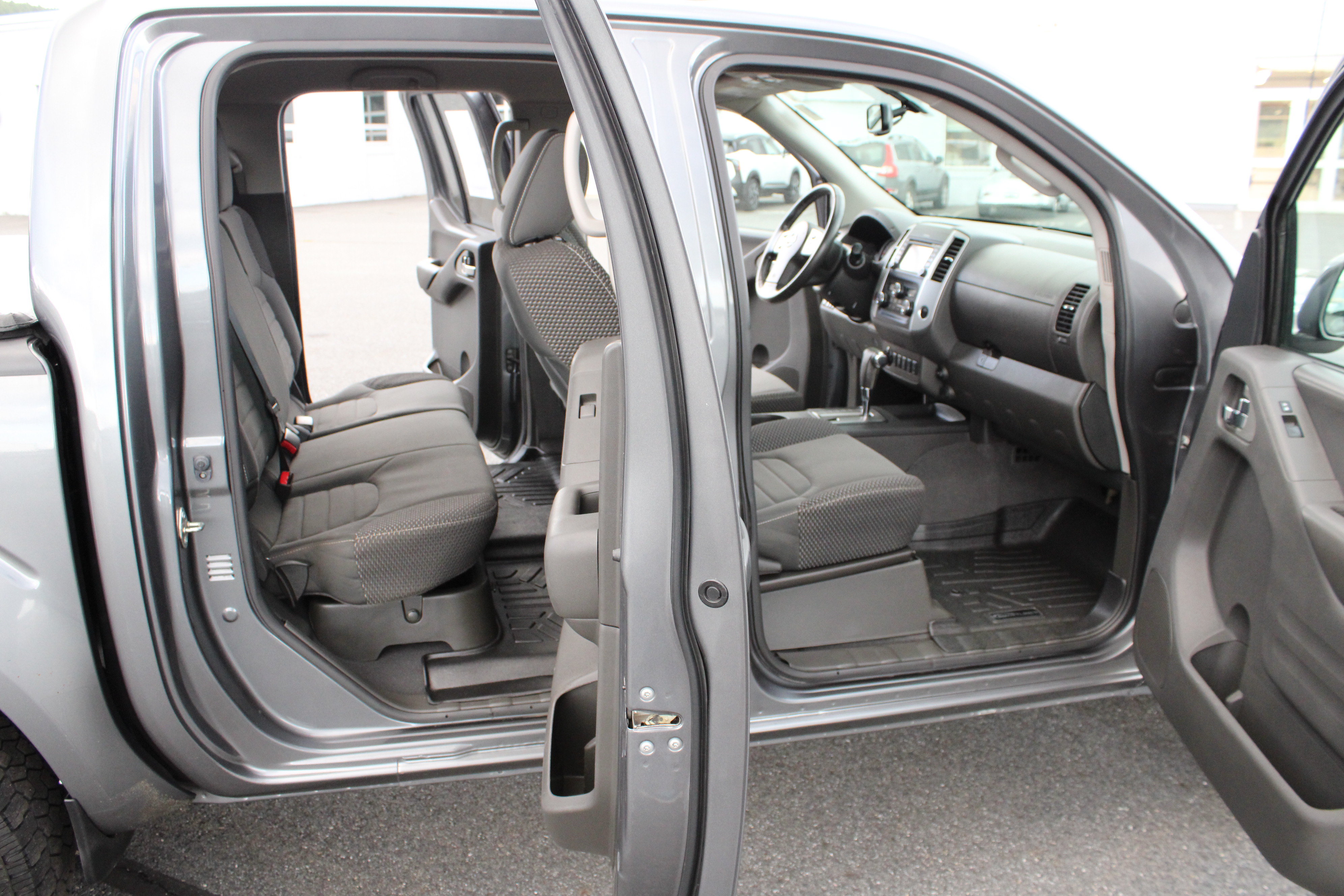Used 2018 Nissan Frontier PRO-4X AWD/4WD image 16