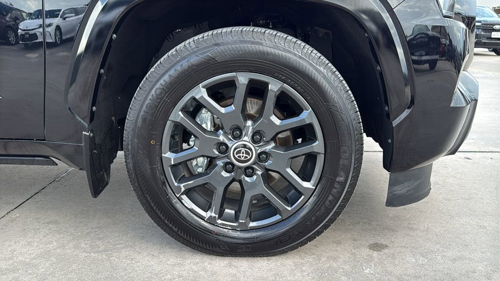 Used 2024 Toyota Sequoia Platinum AWD/4WD image 35