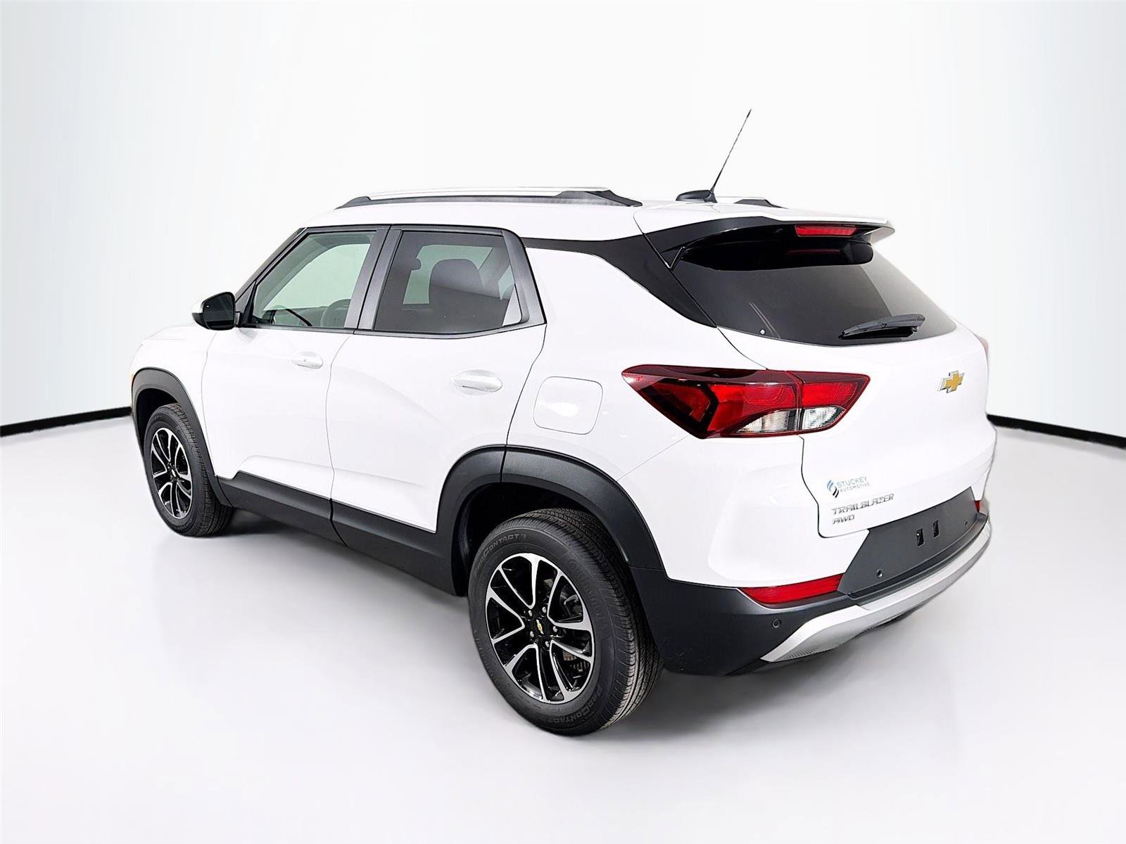 Used 2025 Chevrolet TrailBlazer LT w/ Driver Confidence Package image 5