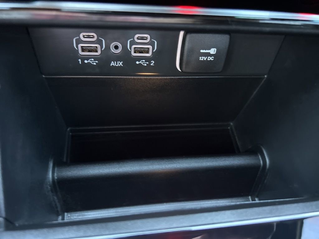 Used 2025 Jeep Grand Cherokee L Limited w/ Black Appearance Package image 25