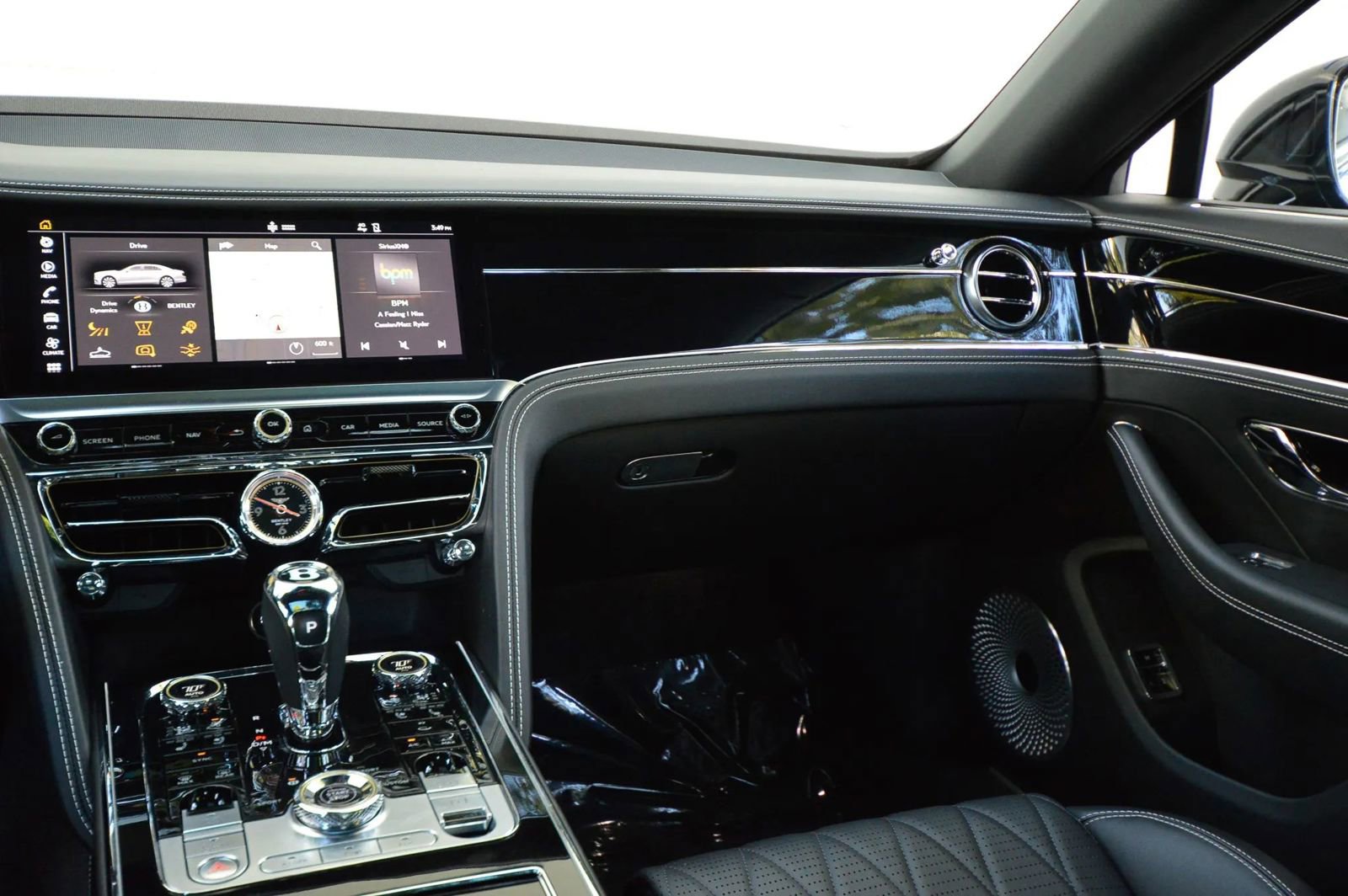 Used 2022 Bentley Flying Spur V8 image 34