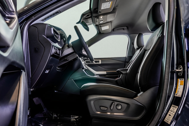 Used 2024 Ford Explorer XLT RWD image 33