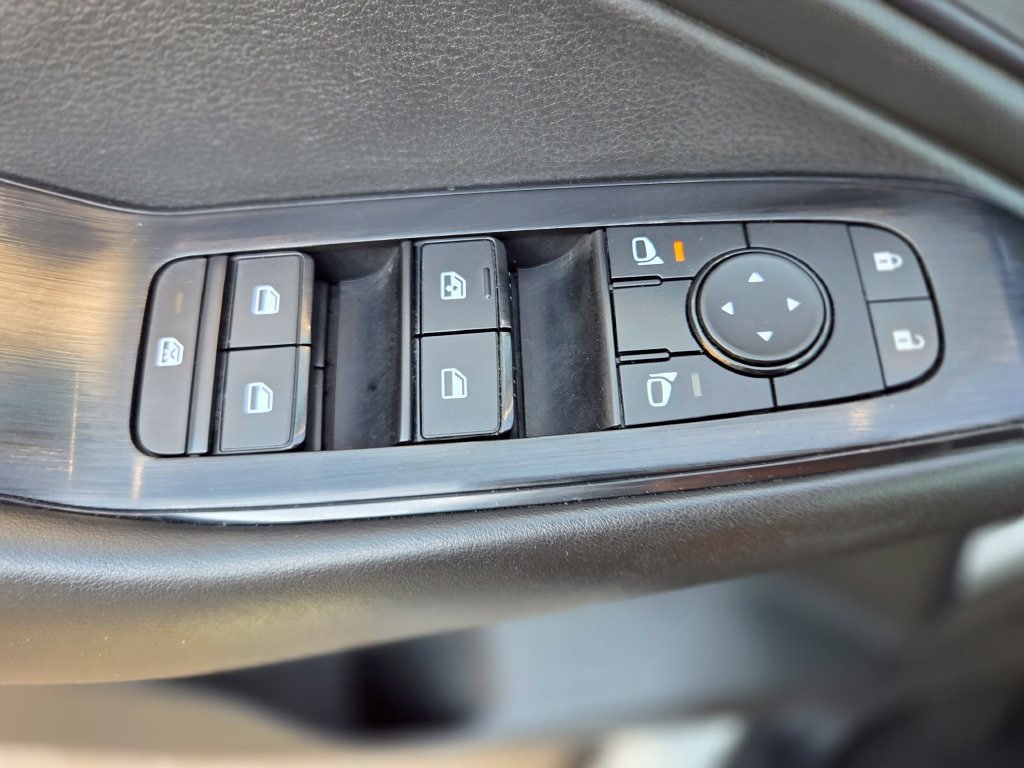 Used 2024 Nissan Rogue S AWD/4WD image 27
