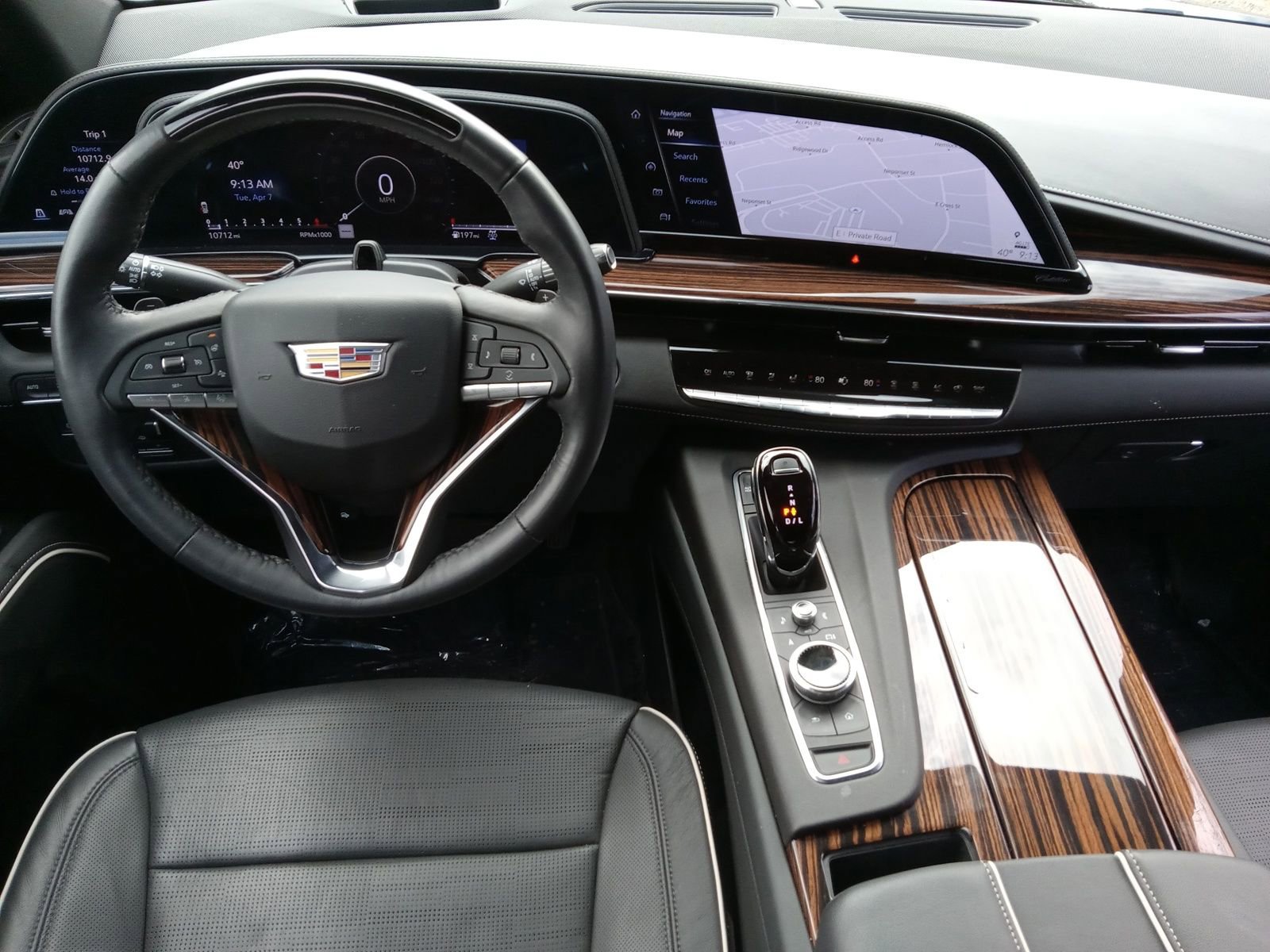 Used 2024 Cadillac Escalade Premium Luxury w/ Performance Package image 15